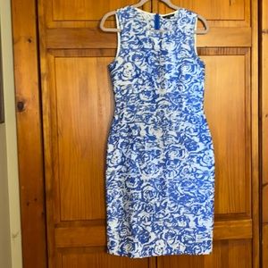 Women’s Tara Jarmon Blue and White Floral Sleeveless Dress Size 40